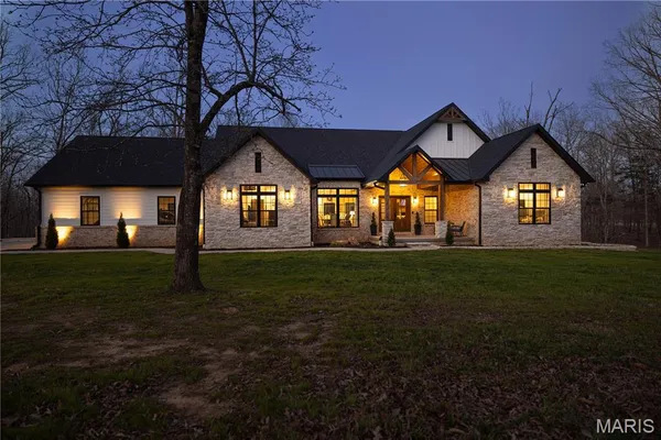 $849,900 | 437 Ridgeview Lane, Poplar Bluff, MO 63901