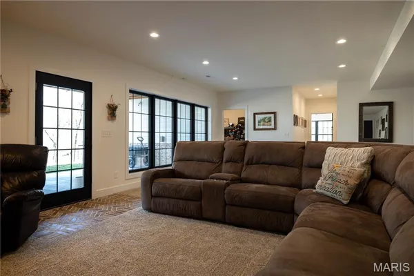 $849,900 | 437 Ridgeview Lane, Poplar Bluff, MO 63901