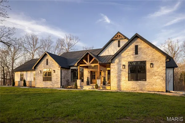 $849,900 | 437 Ridgeview Lane, Poplar Bluff, MO 63901