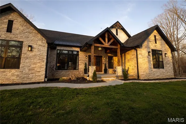 $849,900 | 437 Ridgeview Lane, Poplar Bluff, MO 63901