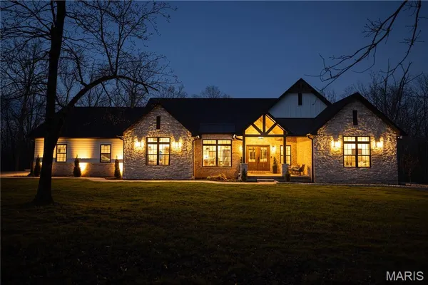 $849,900 | 437 Ridgeview Lane, Poplar Bluff, MO 63901