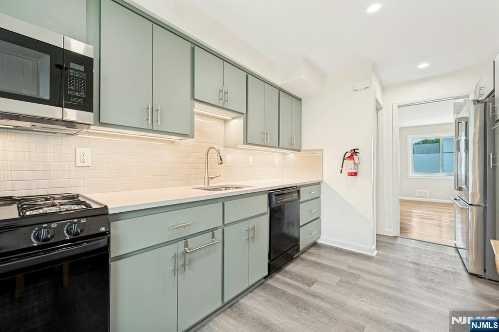 320 West Clinton Avenue Bergenfield, NJ 07621 - Photo 11 of 37