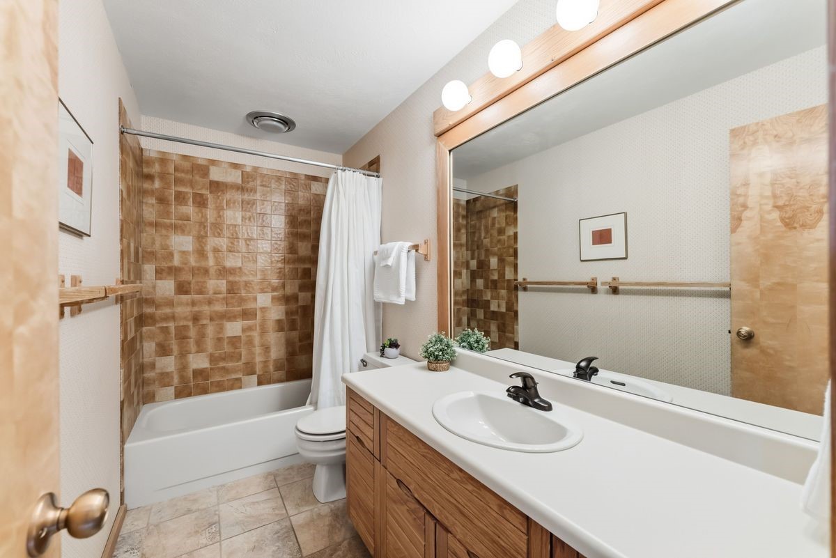 91300 Ryan Gulch Road, Unit 91311 Silverthorne, CO 80498 - Photo 20 of 29 a bathroom with a sink a toilet and shower