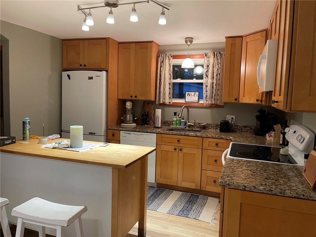 3 Henley Street Charlestown, RI 02813 - Photo 4 of 16