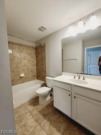 $2,300 | 3882 Tilbor Circle, Fort Myers, FL 33916