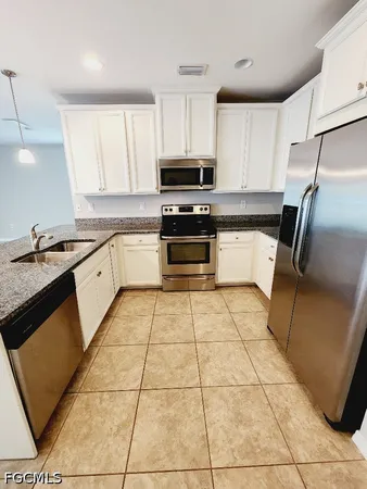 $2,300 | 3882 Tilbor Circle, Fort Myers, FL 33916