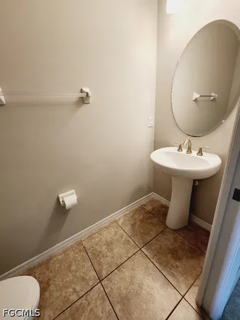 $2,300 | 3882 Tilbor Circle, Fort Myers, FL 33916