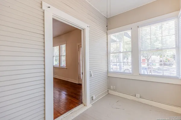 $1,350 | 814 West Lynwood Avenue, San Antonio, TX 78212