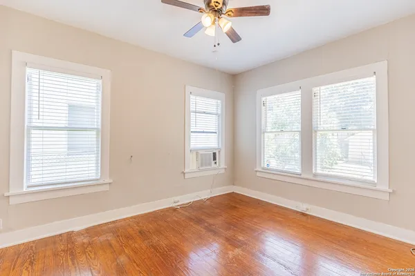 $1,350 | 814 West Lynwood Avenue, San Antonio, TX 78212