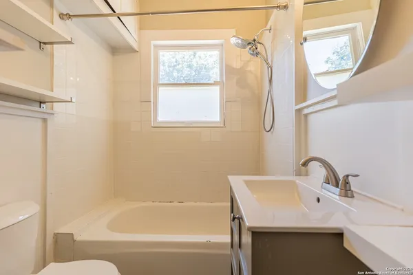 $1,350 | 814 West Lynwood Avenue, San Antonio, TX 78212