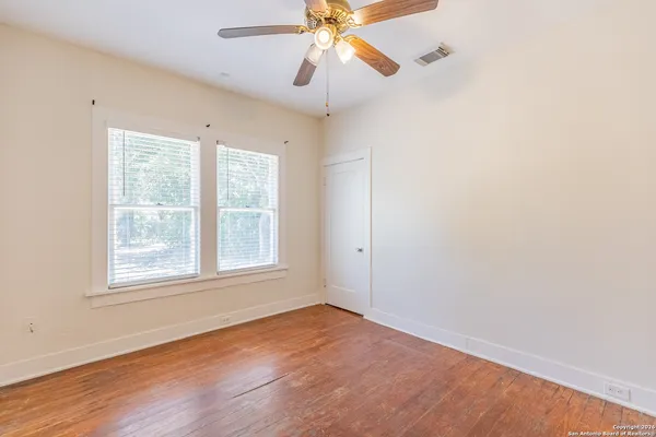 $1,350 | 814 West Lynwood Avenue, San Antonio, TX 78212