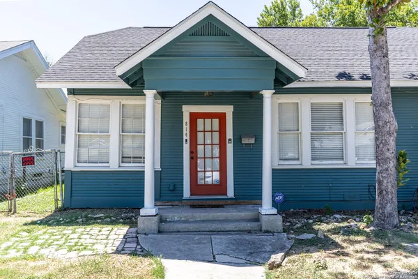 $1,350 | 814 West Lynwood Avenue, San Antonio, TX 78212