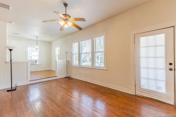 $1,350 | 814 West Lynwood Avenue, San Antonio, TX 78212