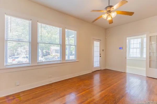 $1,350 | 814 West Lynwood Avenue, San Antonio, TX 78212