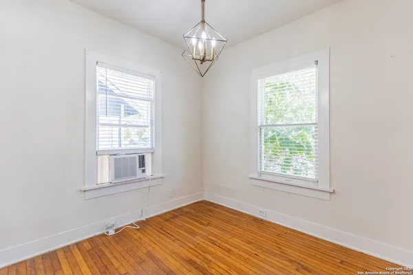 $1,350 | 814 West Lynwood Avenue, San Antonio, TX 78212