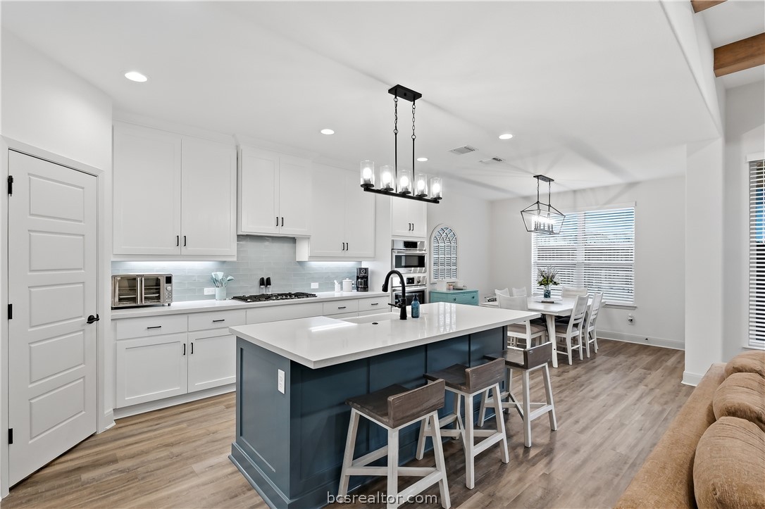 3500 Castine Court Bryan, TX 77808 - Photo 7 of 46 Chef's dream in this beautifully designed kitchen with upgraded cabinets, farmhouse sink, gas cooktop & walk in pantry. Bosch Appliances!