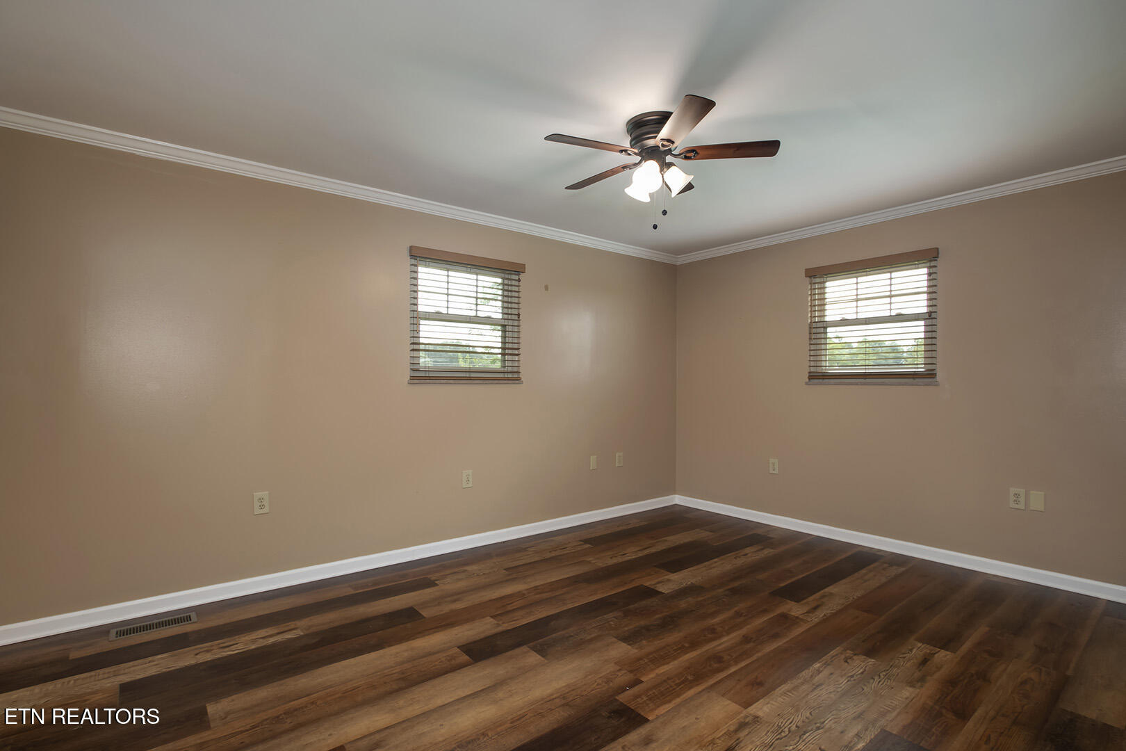 8055 Steekee Creek Road Loudon, TN 37774 - Photo 28 of 60 28_SteekeeCreekRoad_8055_MasterBedroom01