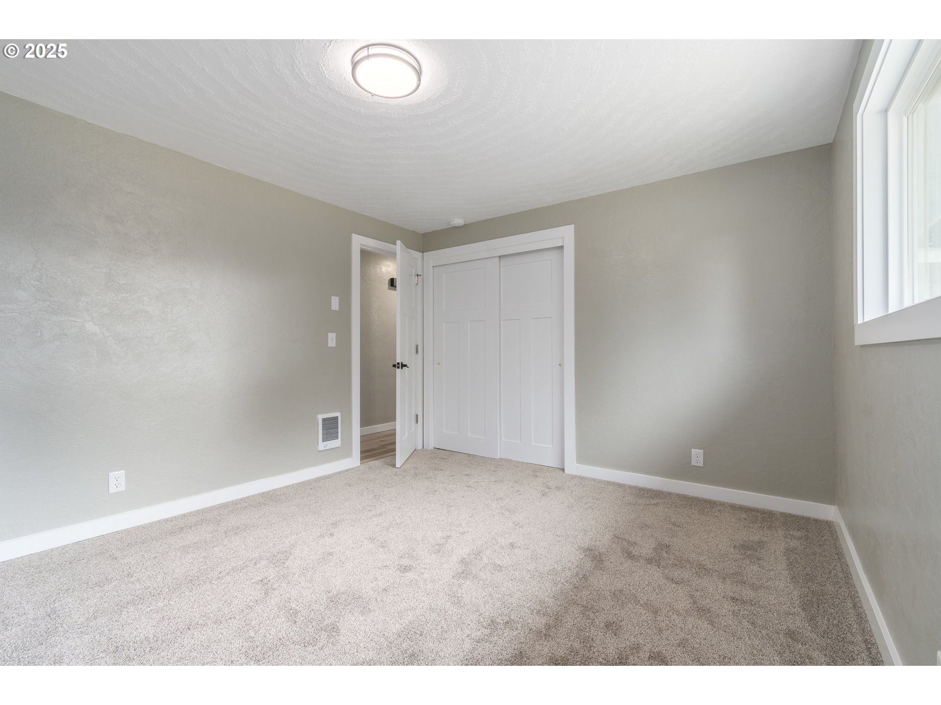 5495 J Street Springfield, OR 97478 - Photo 18 of 44