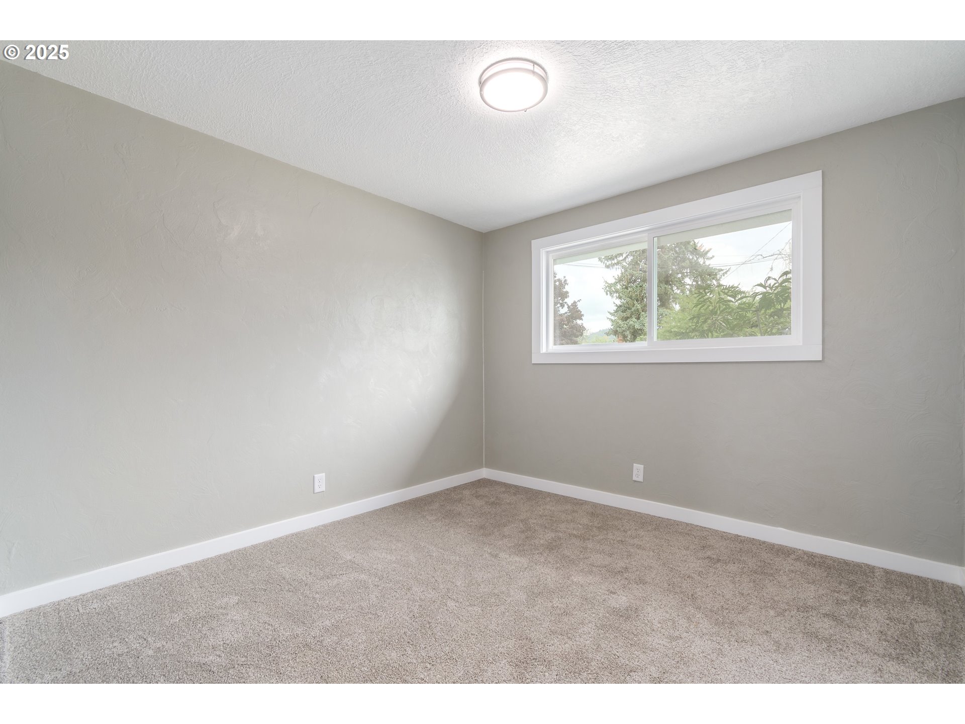 5495 J Street Springfield, OR 97478 - Photo 25 of 44