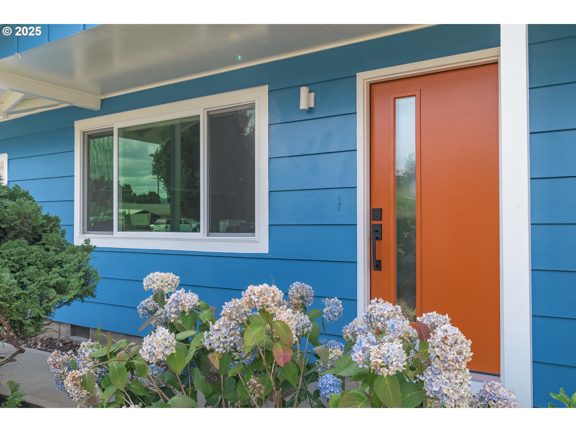 5495 J Street Springfield, OR 97478 - Photo 4 of 44