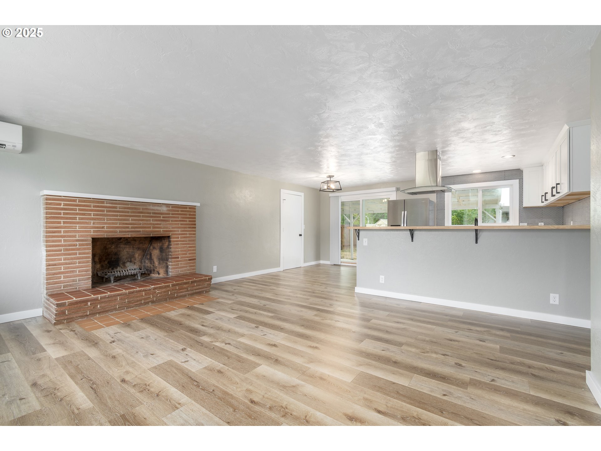 5495 J Street Springfield, OR 97478 - Photo 5 of 44