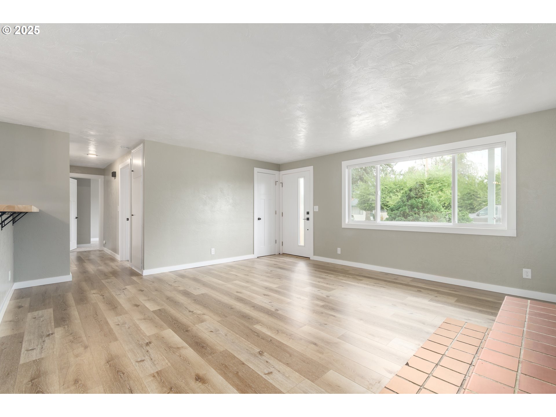 5495 J Street Springfield, OR 97478 - Photo 7 of 44