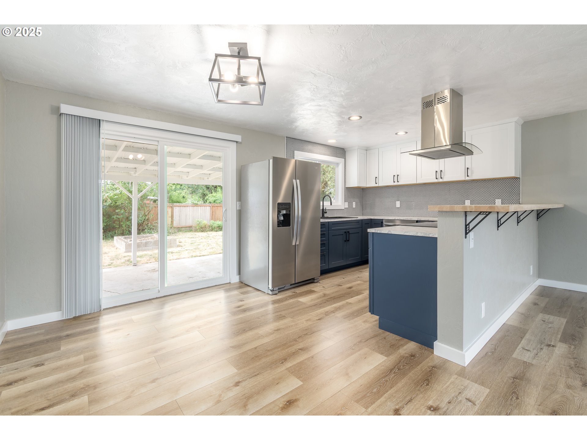 5495 J Street Springfield, OR 97478 - Photo 9 of 44