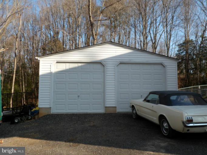 Extra 2-Car Garage