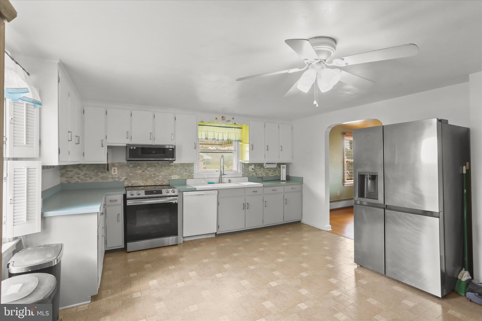 6 South Grant Road Thomasville, PA 17364 - Photo 9 of 49 Large Eat-In Kitchen