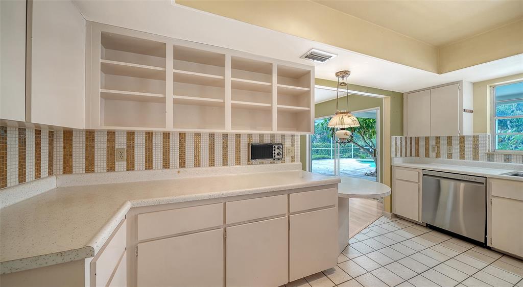 621 Alhambra Road Venice, FL 34285 - Photo 19 of 53
