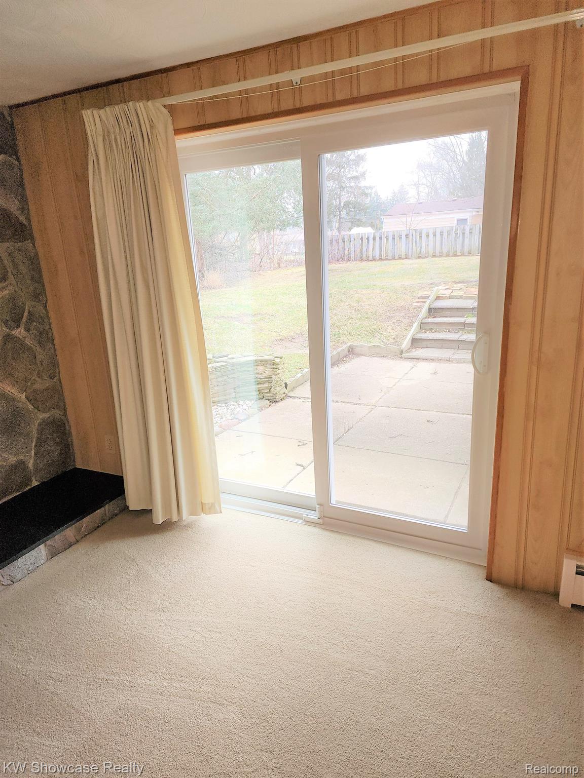 7090 Valleybrook Road West Bloomfield, MI 48322 - Photo 33 of 76 FR slider glass doorwall to step-down patio area.