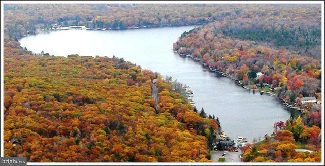 $320,000 | 25 Maplewood Road, Lake Harmony, PA 18624