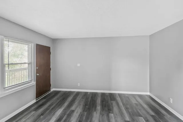 $1,550 | 991 Tollview Avenue, Unit 5, Aurora, IL 60505