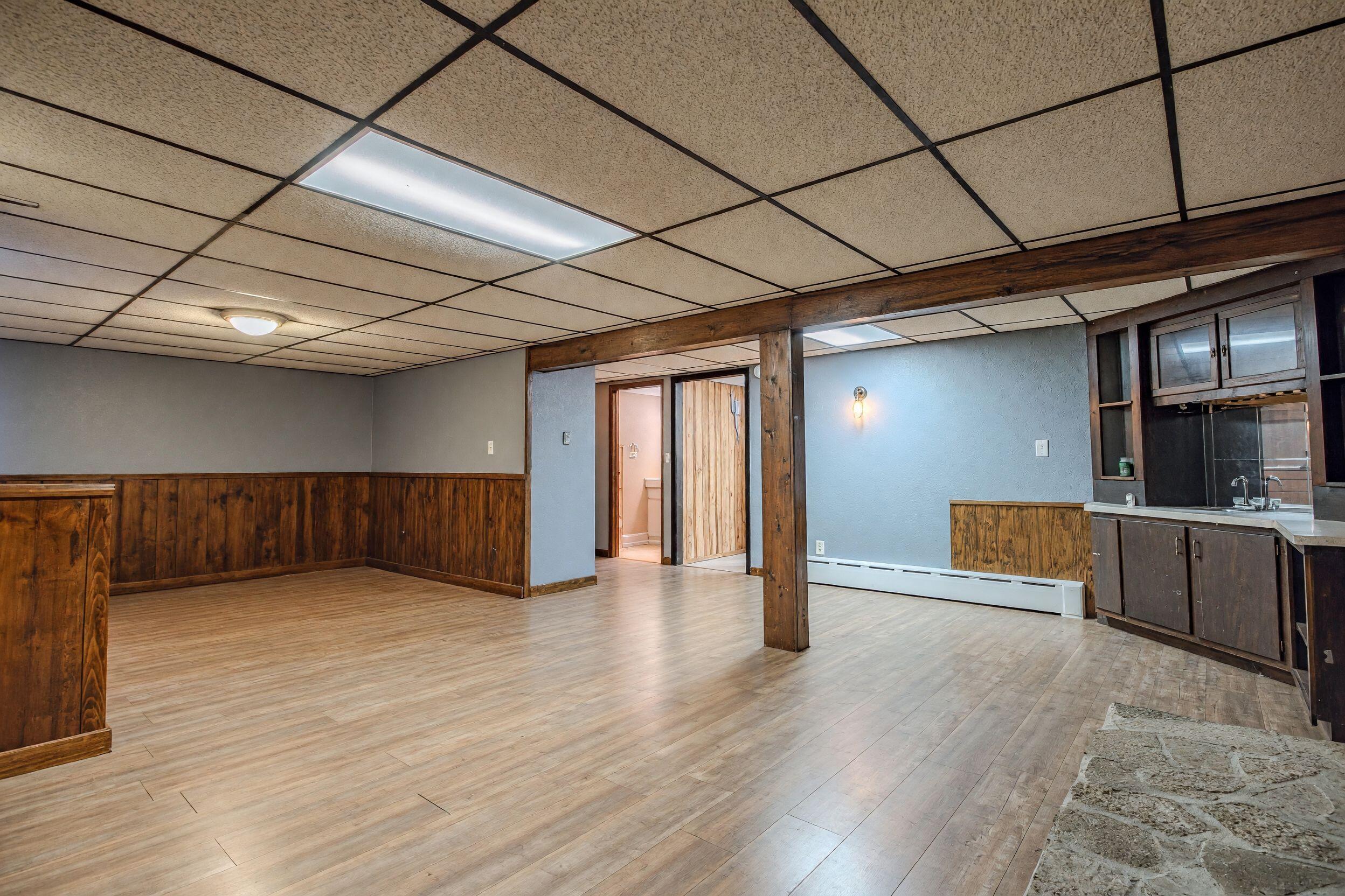 W6569 County Rd F Cascade, WI 53011 - Photo 48 of 67 LL Rec Room Wet Bar