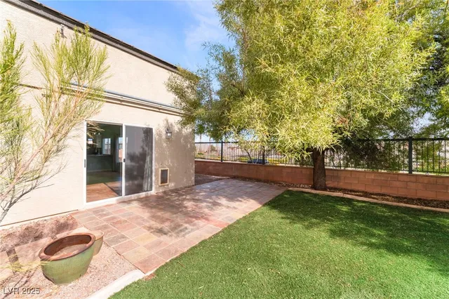 $2,240 | 704 Chase Tree Street, Las Vegas, NV 89144