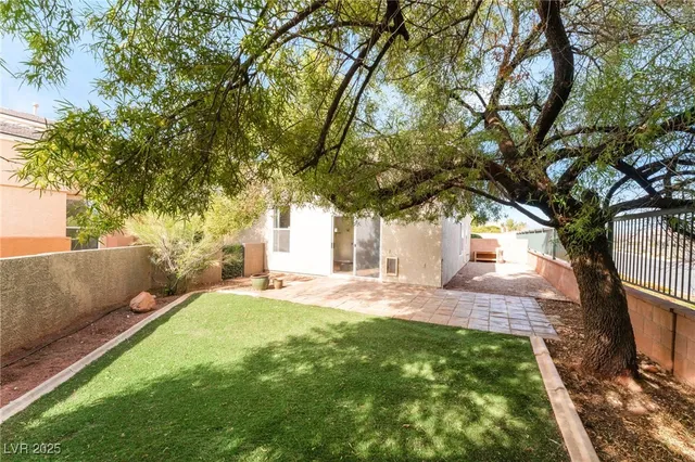 $2,240 | 704 Chase Tree Street, Las Vegas, NV 89144