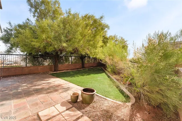 $2,240 | 704 Chase Tree Street, Las Vegas, NV 89144