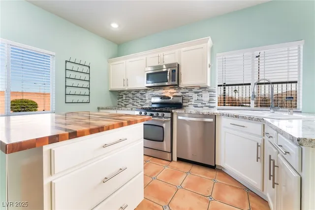 $2,240 | 704 Chase Tree Street, Las Vegas, NV 89144