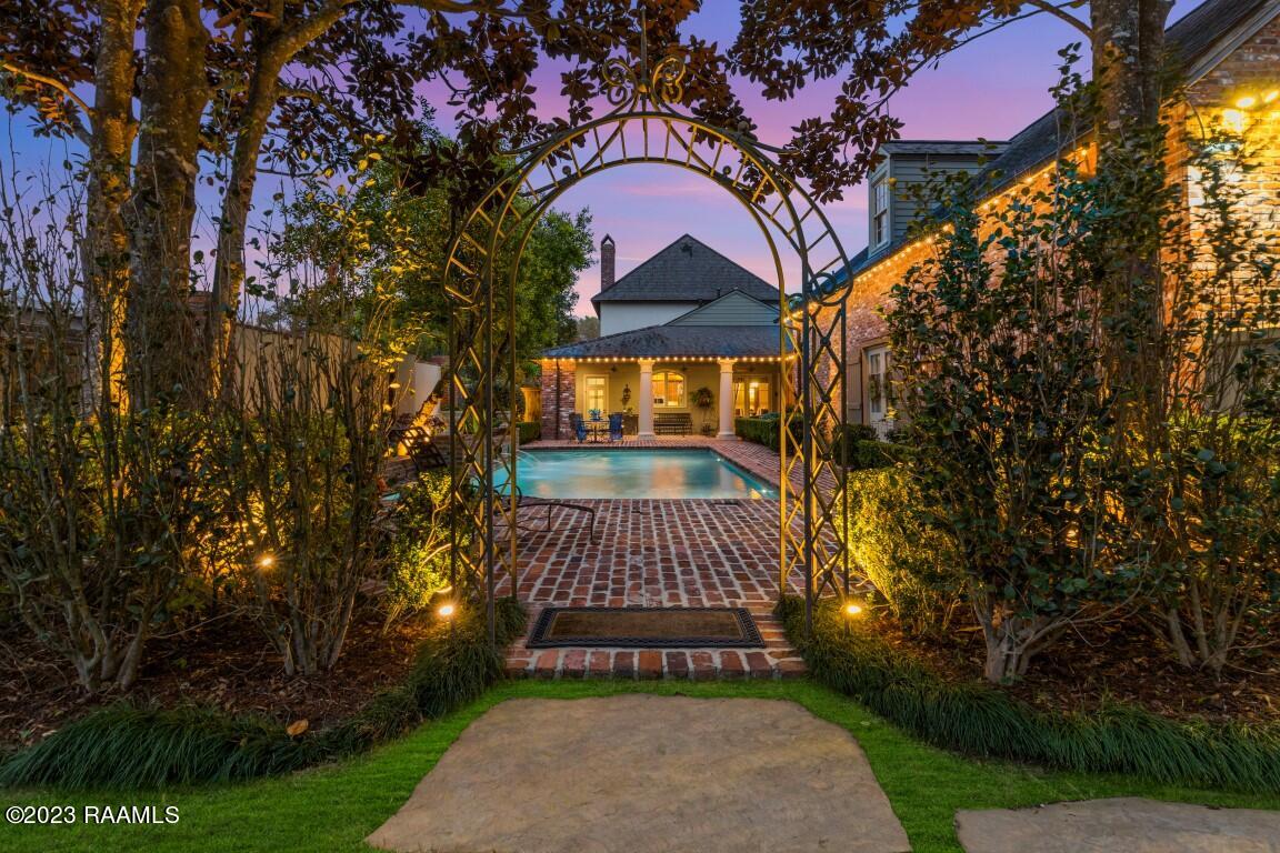 1302 Greenbriar Road Lafayette, LA 70503 - Photo 43 of 50 1302 Greenbriar Rd twilight-13