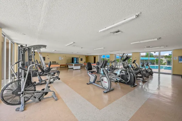 $69,999 | 715 Lori Drive, Unit 307, Palm Springs, FL 33461