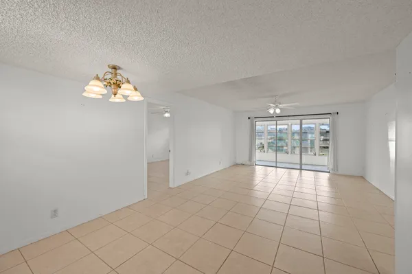$69,999 | 715 Lori Drive, Unit 307, Palm Springs, FL 33461