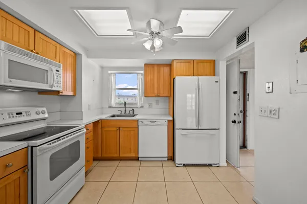 $69,999 | 715 Lori Drive, Unit 307, Palm Springs, FL 33461