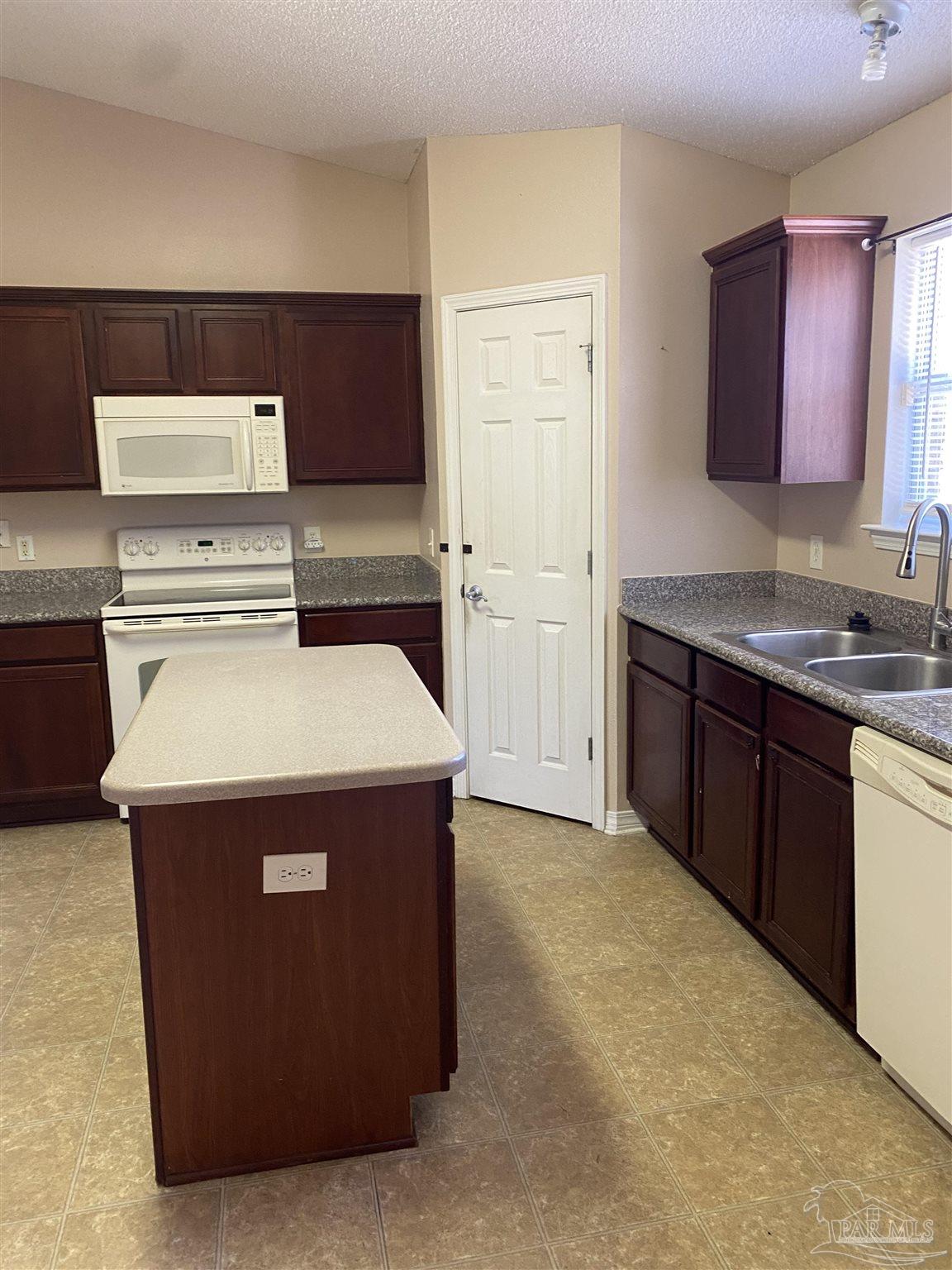 3234 Moss Point Lane Cantonment, FL 32533 - Photo 6 of 19