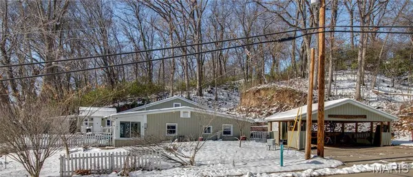 $212,000 | 104 Grafton Hills Drive, Grafton, IL 62037