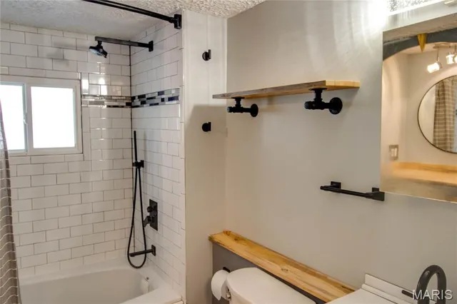 $224,500 | 104 Grafton Hills Drive, Grafton, IL 62037