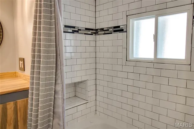 $224,500 | 104 Grafton Hills Drive, Grafton, IL 62037