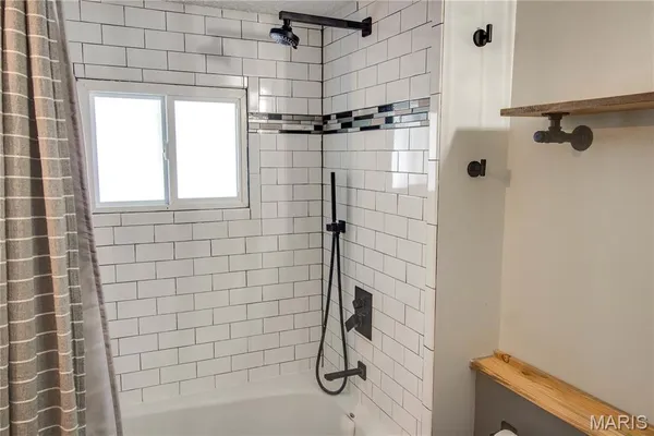 $212,000 | 104 Grafton Hills Drive, Grafton, IL 62037