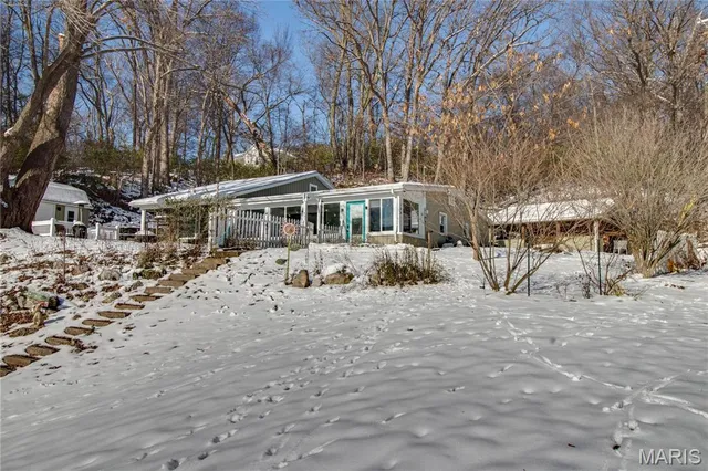 $224,500 | 104 Grafton Hills Drive, Grafton, IL 62037