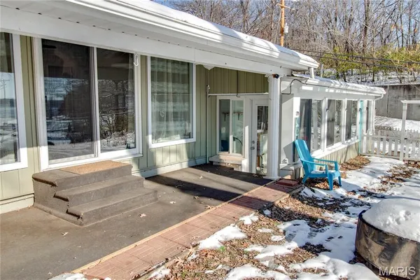 $212,000 | 104 Grafton Hills Drive, Grafton, IL 62037