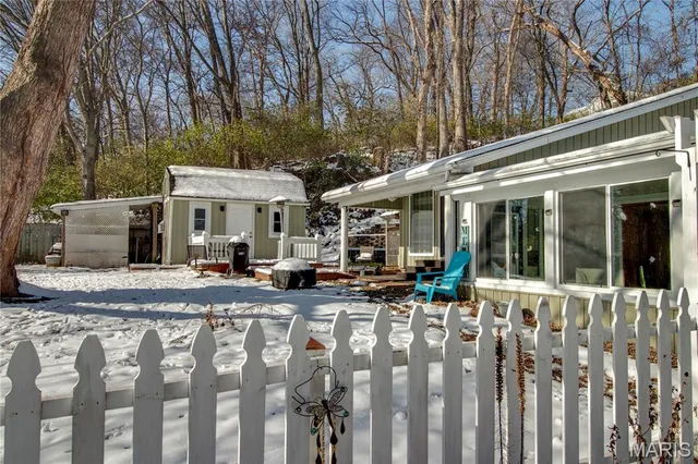 $224,500 | 104 Grafton Hills Drive, Grafton, IL 62037